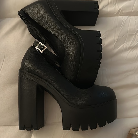 Platform black heels - Picture 2 of 5